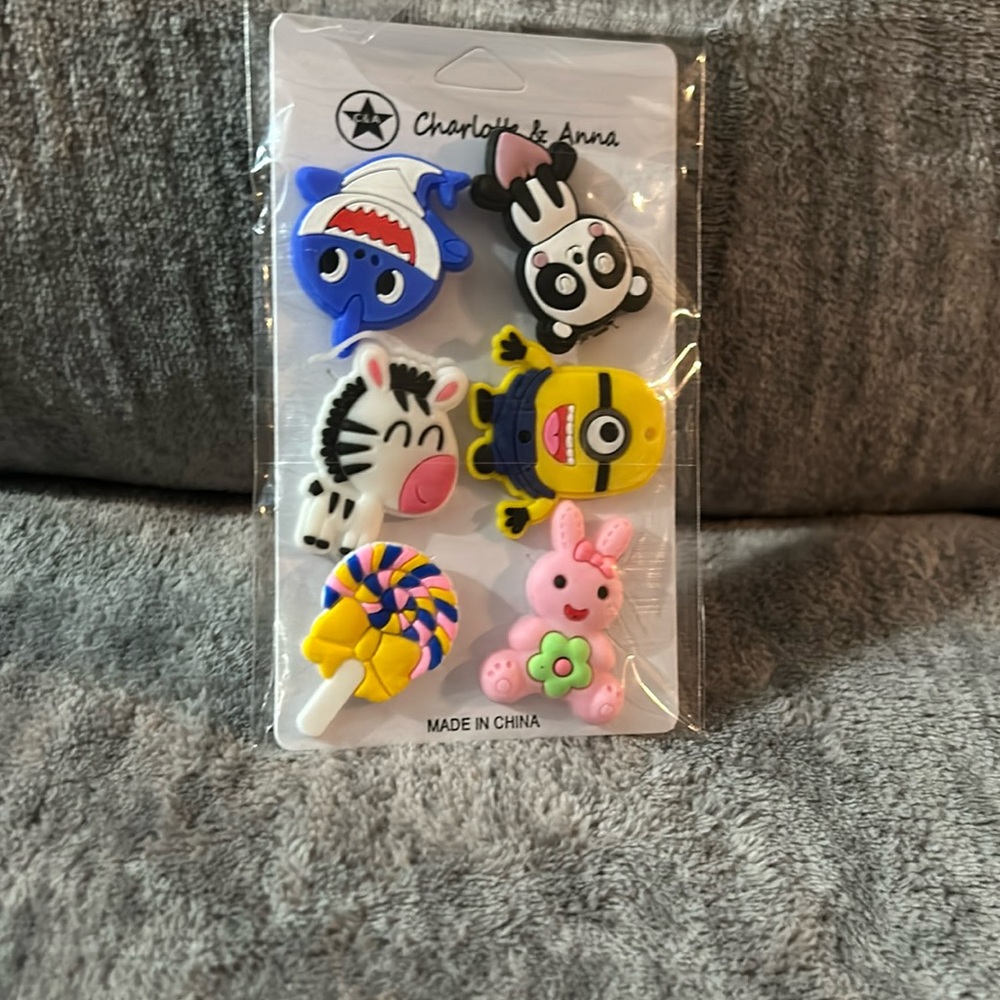 Pack of Croc Charms.